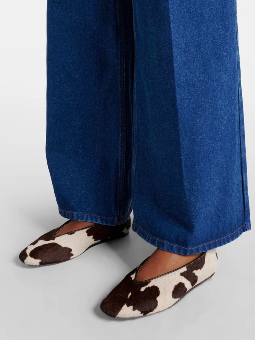 LE MONDE BERYL Regency Cow Calf Hair Flats 38 8 White Brown Print Round Toe